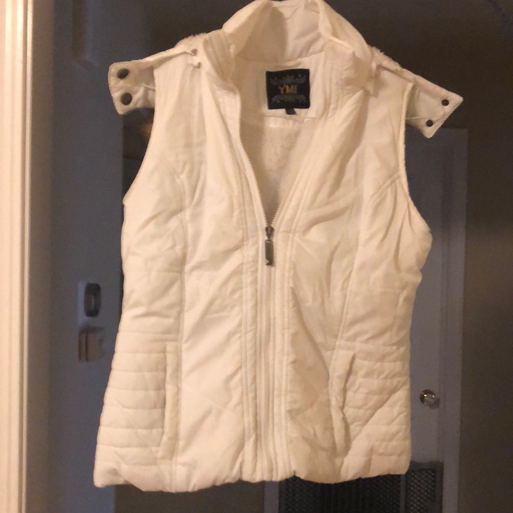 White vest with hood